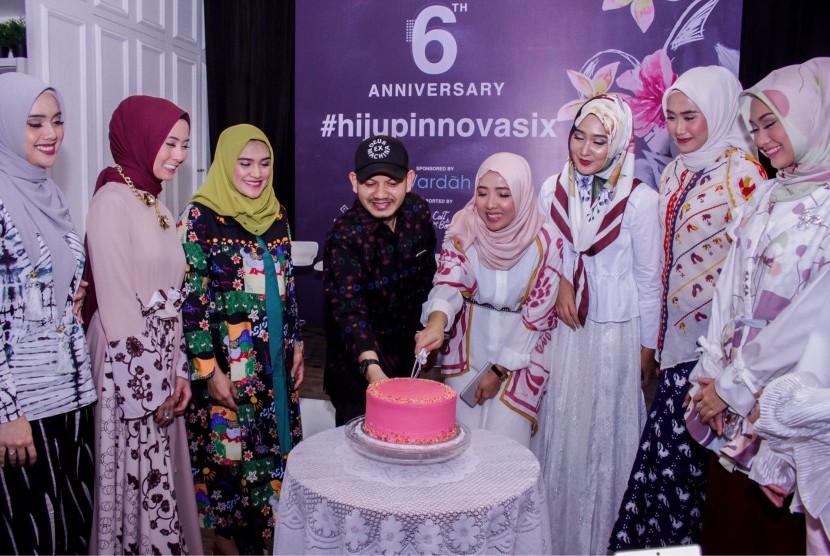 6 Hijabers Garap Koleksi Bersama Hijup