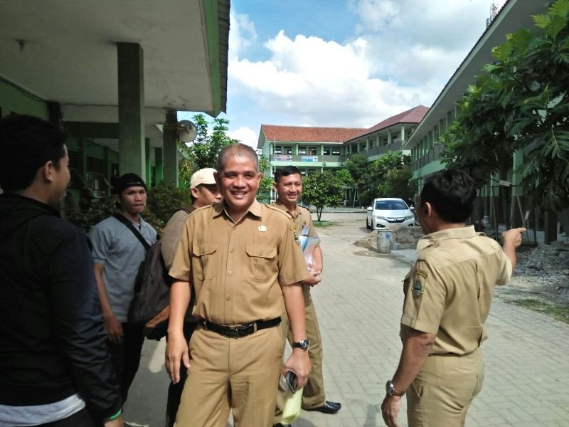 Agus wimbadi kepsek smk lima kota Bekasi