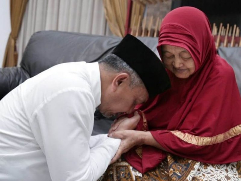 Ahmad Syaikhu bersama ibundanya, Nafi’ah binti Thohir