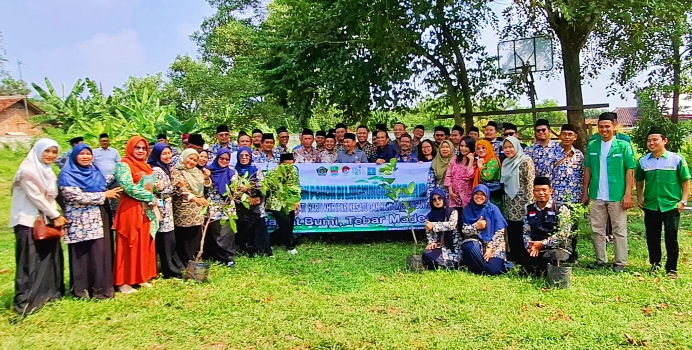 Aksi Tanam Sejuta Pohon Penyuluh Agama Kemenag Kabupaten Bekasi.Foto ist