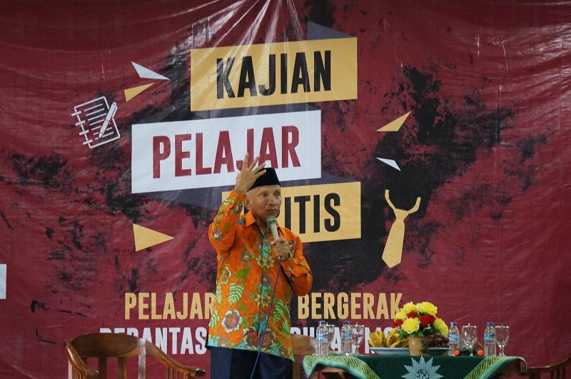 Amien Rais saat memberi pidato kebangsaan didepan pelajar Muhammadiyah