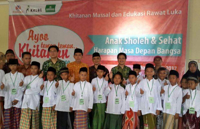 Arsinu Gelar Khitan Massal dan Edukasi Kesehatan di Jombang