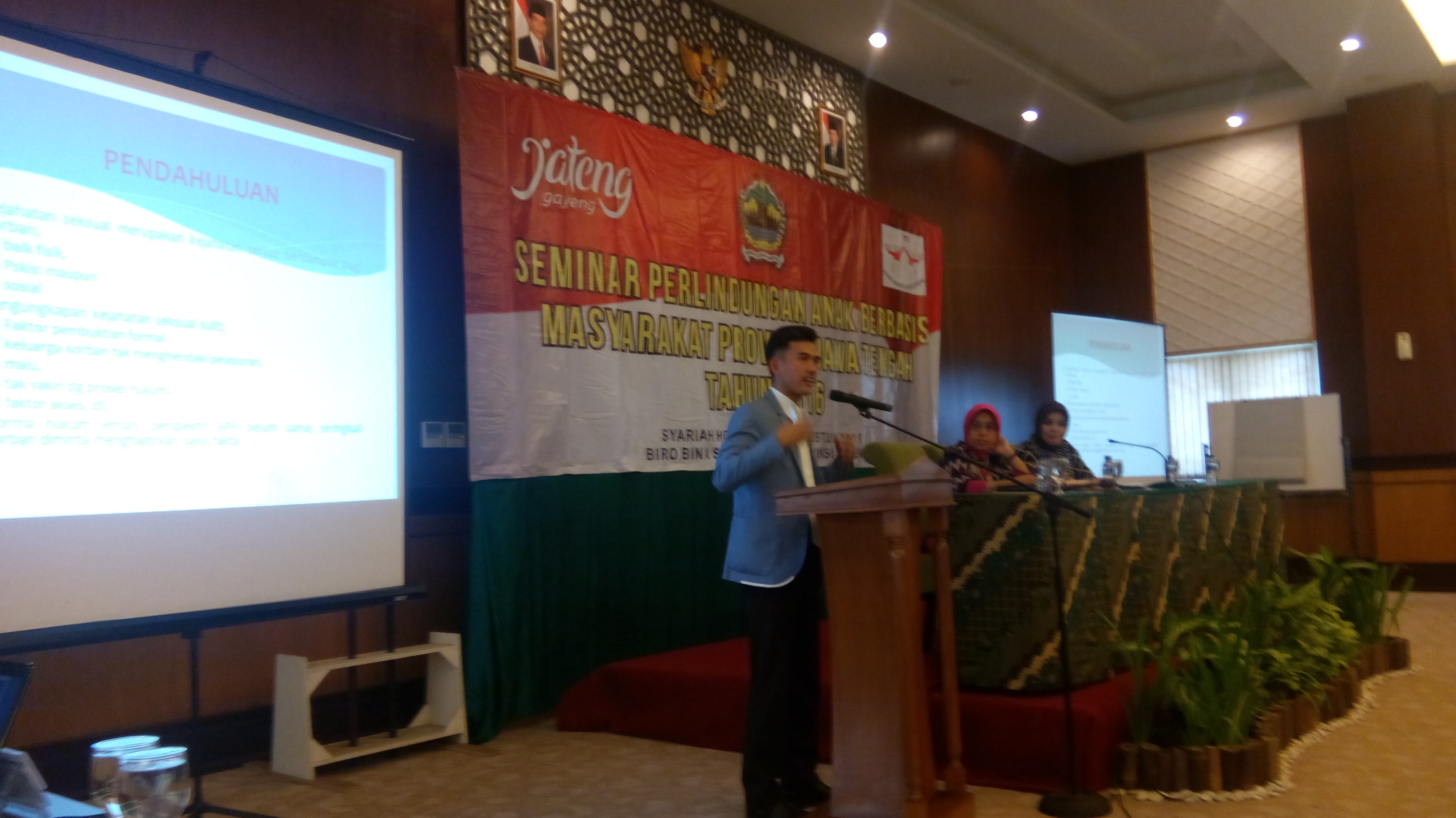 Asrorun niam dalam seminar perlindungan anak di Solo