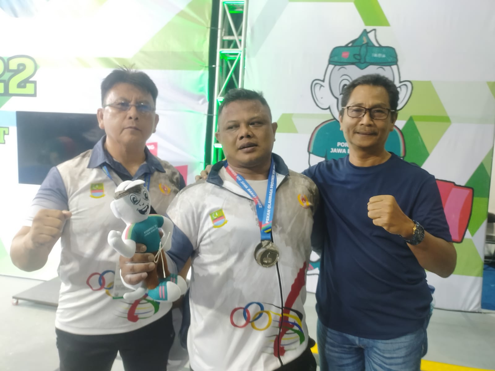 Atlet angkat besi Kabupaten Bekasi peraih medali