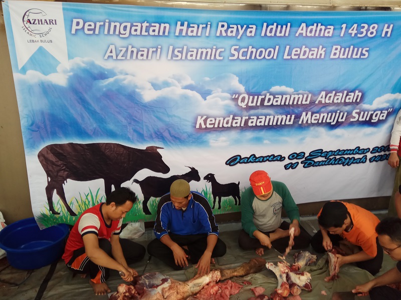 Azhari Islamic School Lebak Bulus Sebar 500 Paket Kurban