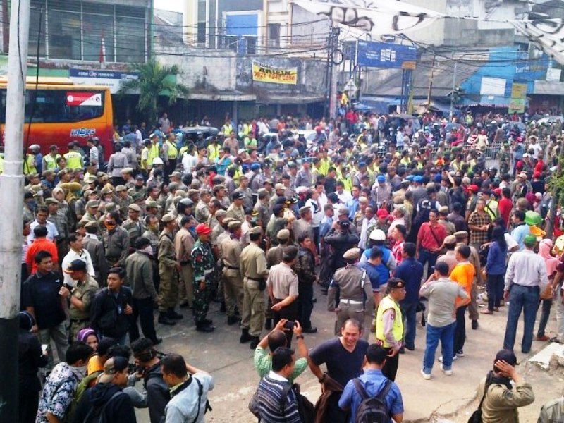 Bentrok di kampung Pulo Jakarta Timur