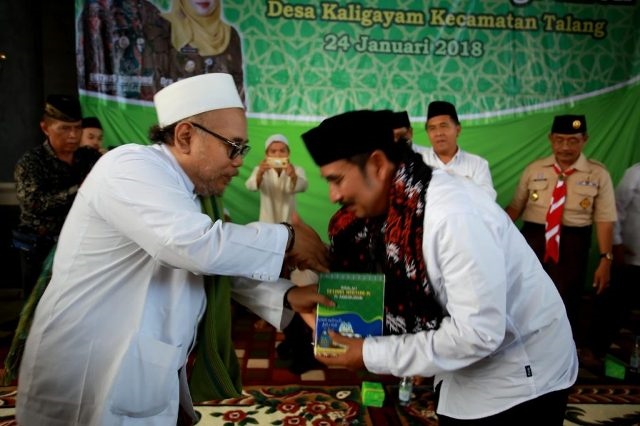 Bupati Enthus di Pesantren Giren Tegal