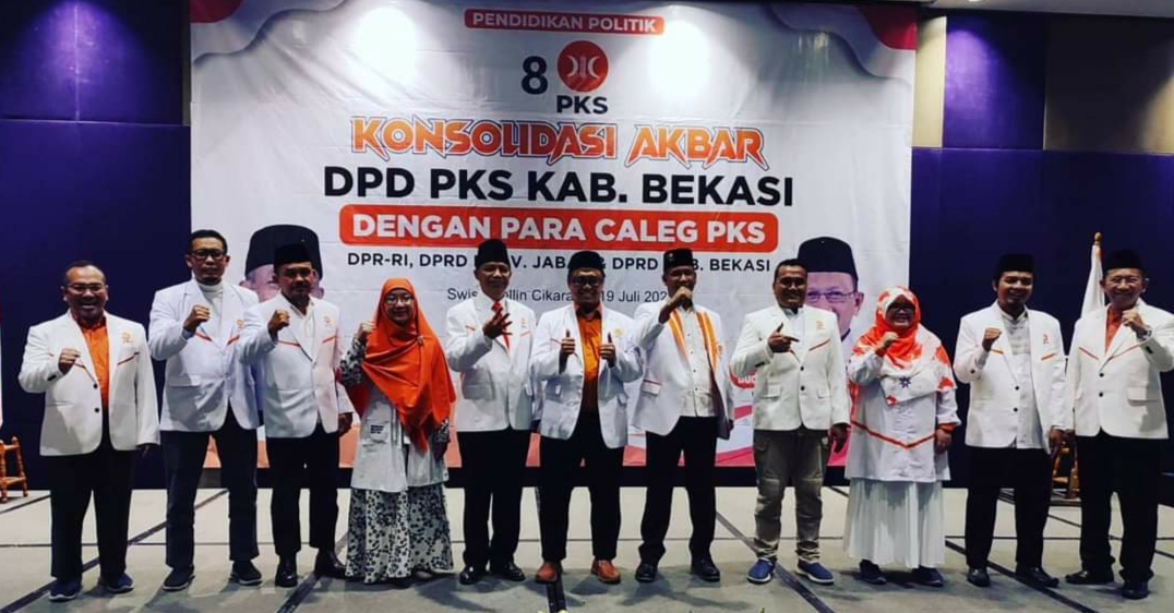 Caleg PKS Kabupaten Bekasi dalam kegiatan konsolidasi akbar