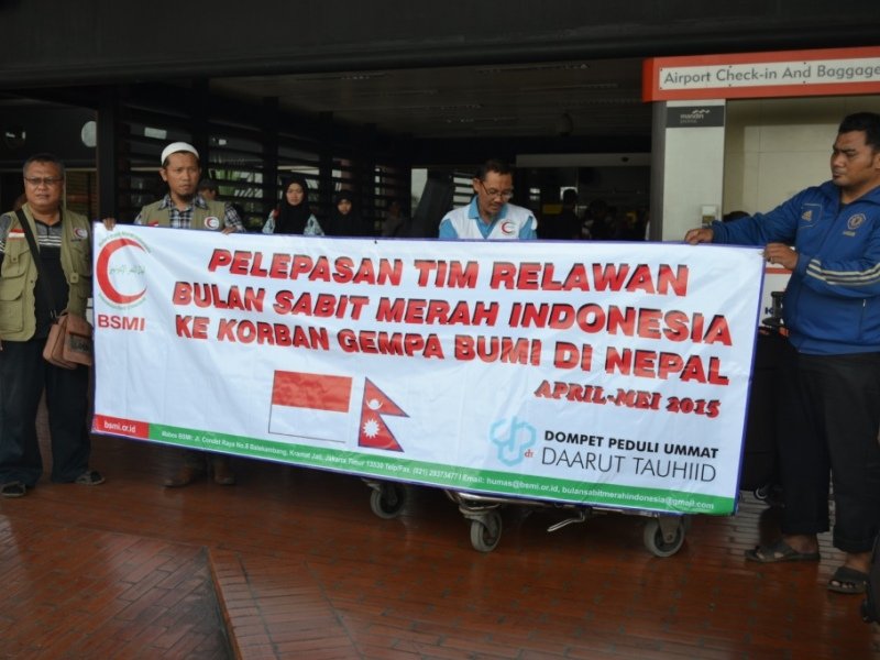 Suasana Pemberangkatan Relawan BSMI ke Nepal di Bandara Soekarno Hatta