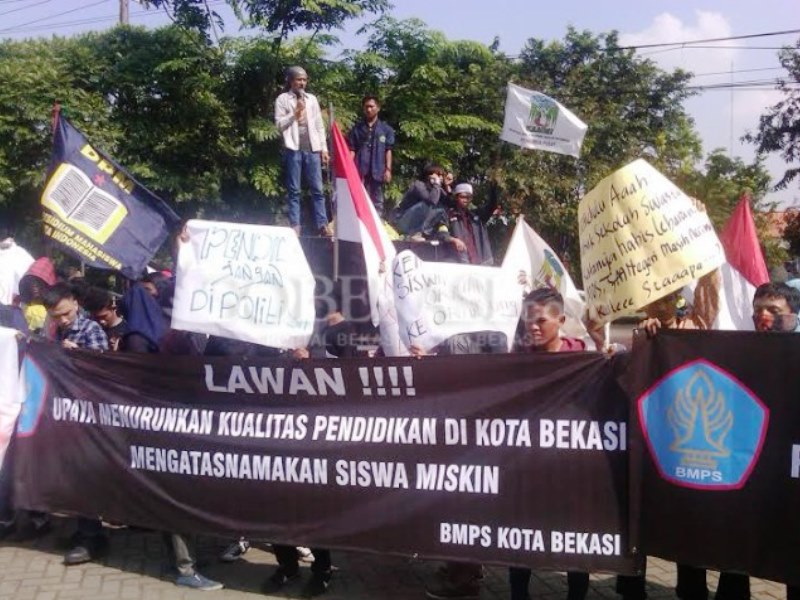 Demo BMPS di depan DPRD Kota Bekasi