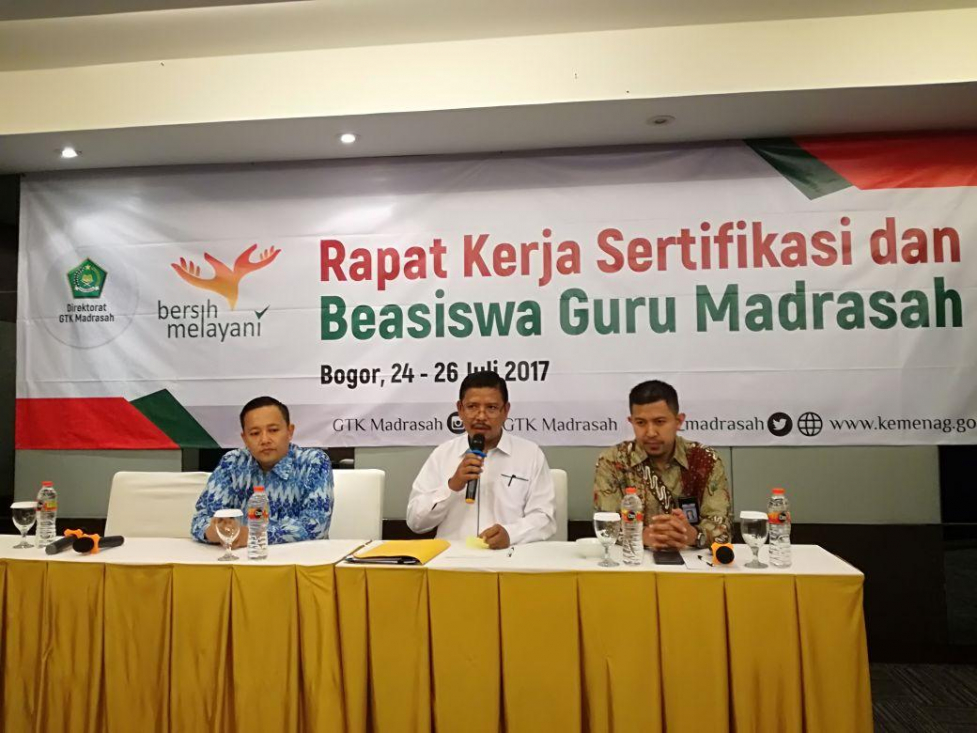 Direktur Guru dan Tenaga Kependidikan GTK membuka Rapat Kerja Sertifikasi dan Beasiswa Guru Madrasah