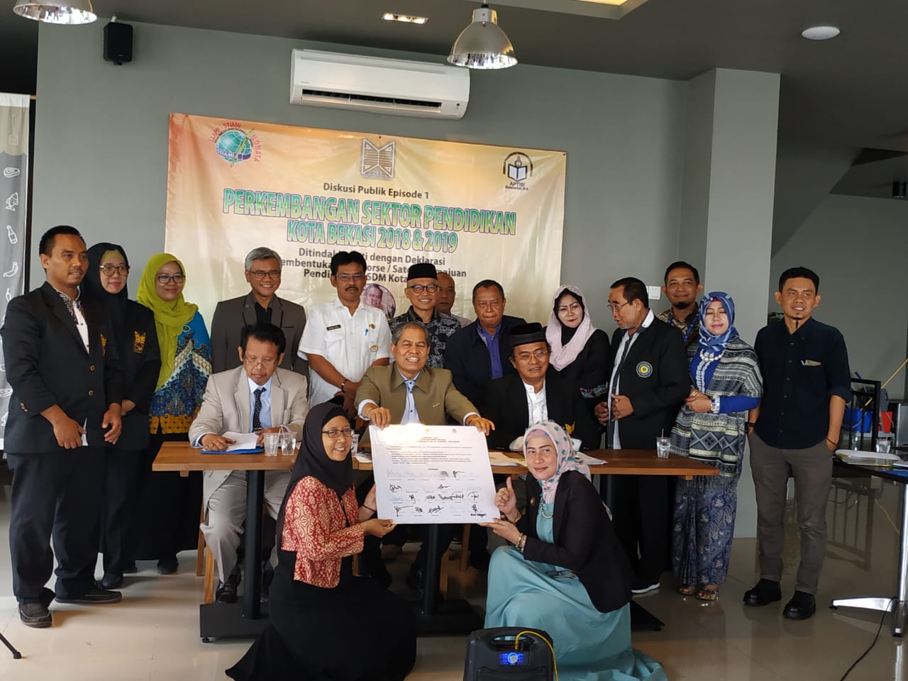 Diskusi Publik Perkembangan Sektor Pendidikan Kota Bekasi