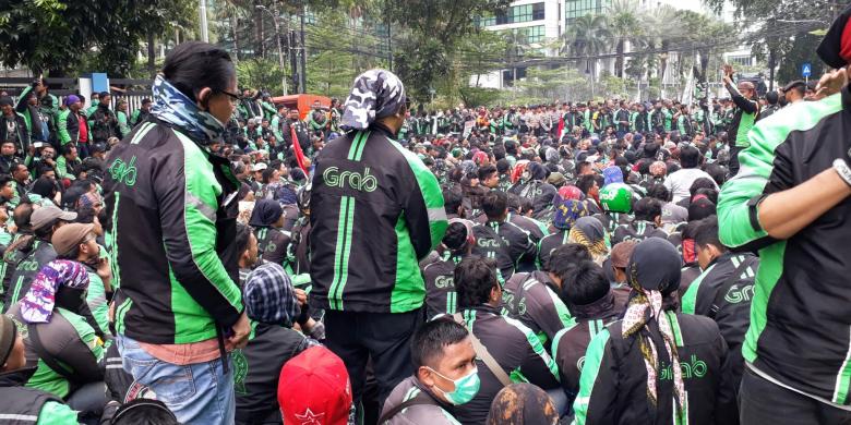 Driver GrabBike Gelar Demo di Kuningan