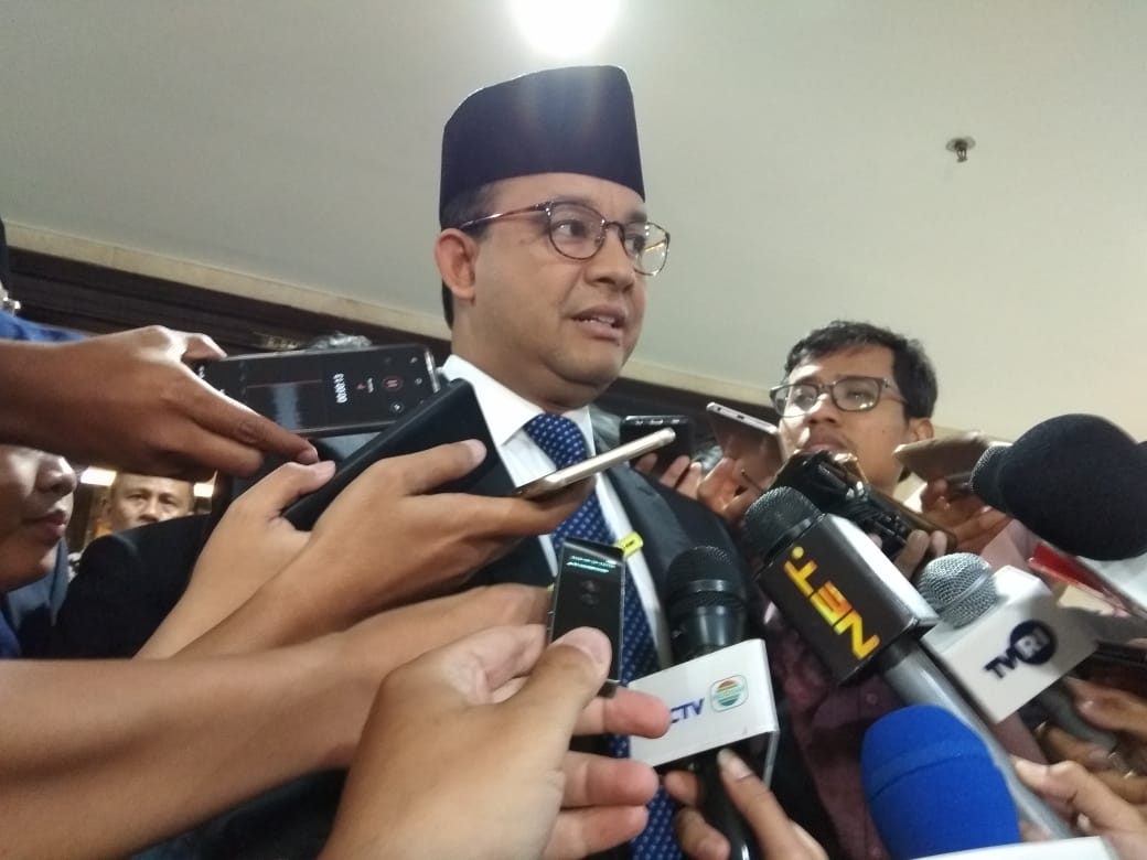 Gubernur DKI Jakarta Anies Baswedan usai menghadiri rapat paripurna dengan DPRD DKI Jakarta