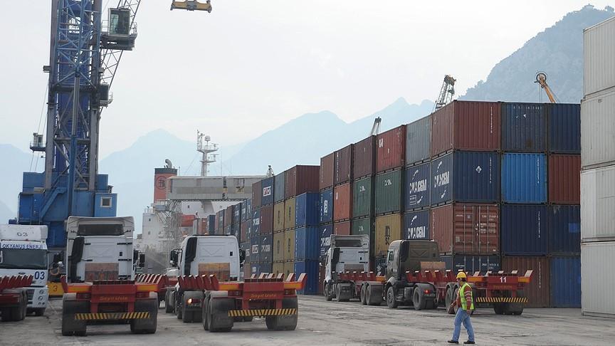 Ilustrasi aktivitas pelabuhan ekspor impor
