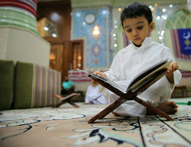 Ilustrasi anak membaca Al Quran
