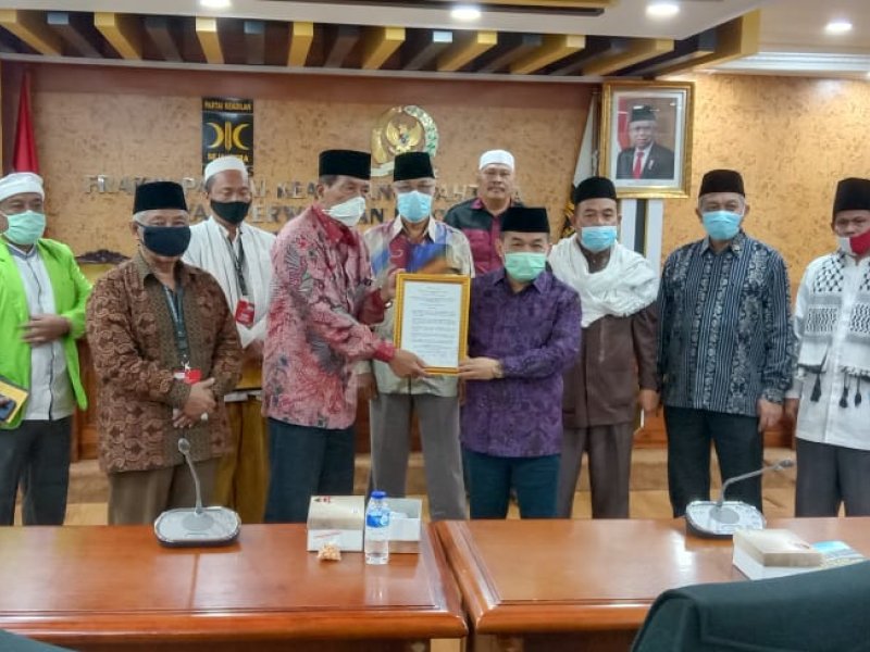 Ketua F-PKS DPRD Kab Bekasi, Imam Hambali dampingi FUIB ke F-PKS DPR RI soal aspirasi tolak RUU HIP