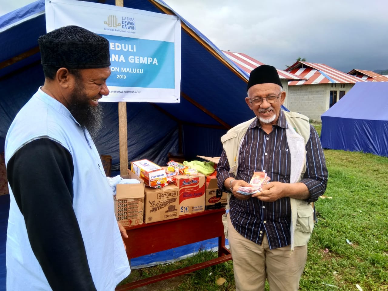 Ketum Dewan Dakwah Kunjungi Posko Gempa di Ambon