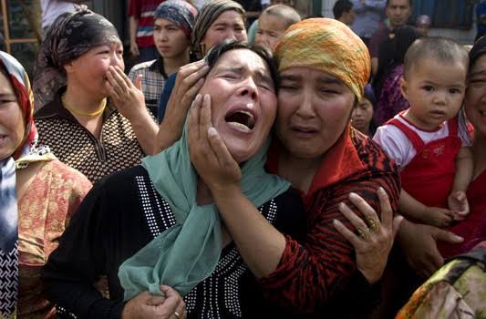 Muslim Uighur menjerit