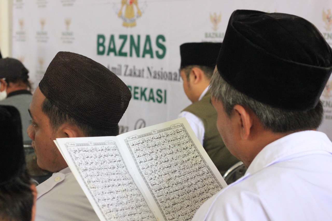 Peserta Khatmil Qur an Khidmat Membaca al Qur an di Aula Kantor Baznas Kota Bekasi
