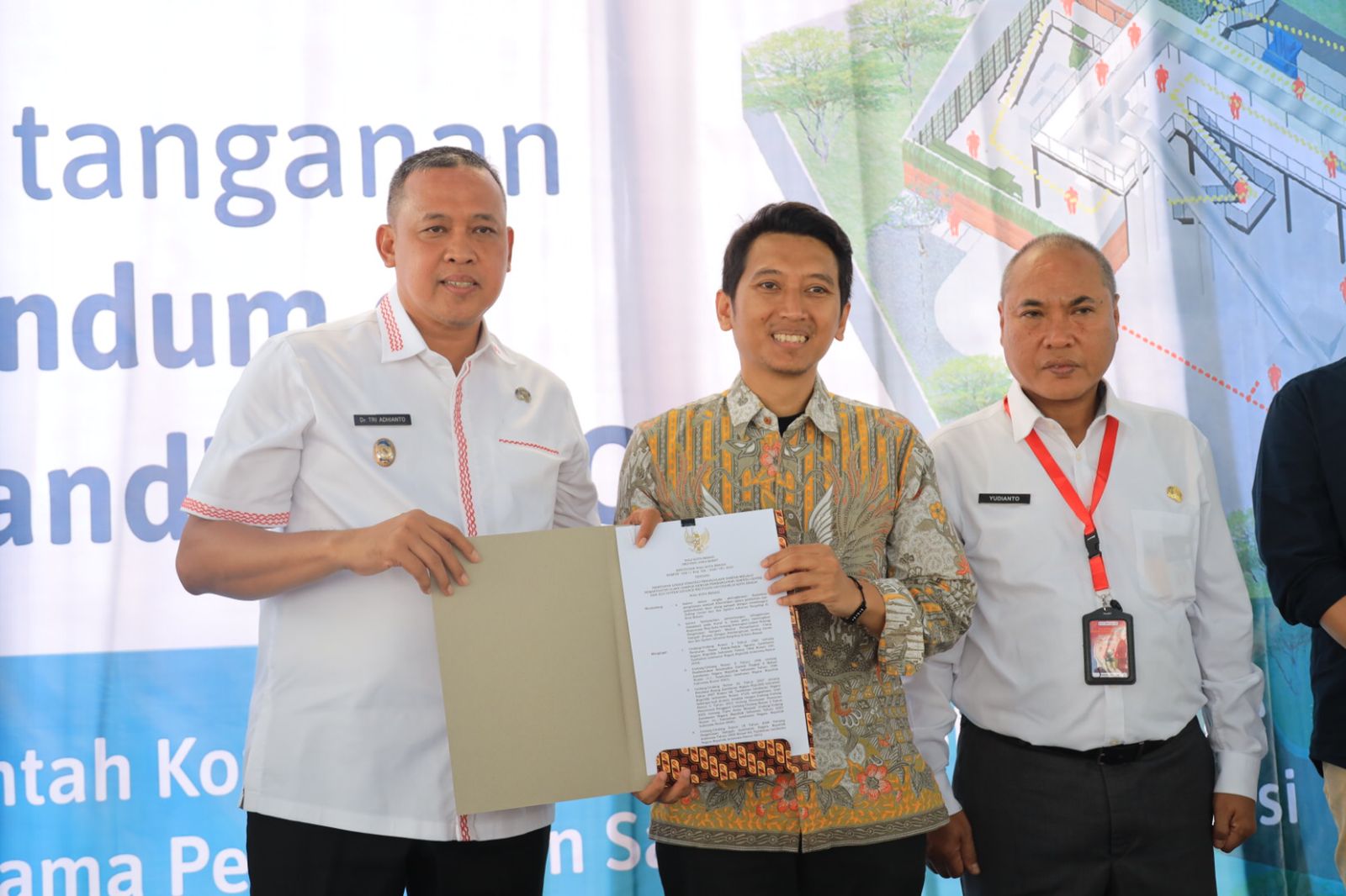 Plt Wali Kota Bekasi Didampingi Kepala Dinas LH Yudianto Foto Bersama Founder dan CEO Waste4Change