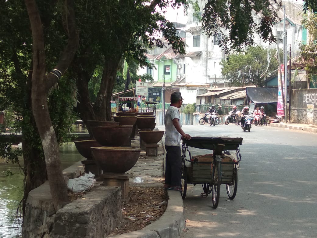 Pot Bunga di Jalan Baru Underpass Bekasi Timur