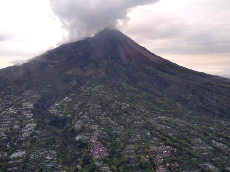 Rekahan di Tebing dan Kawah Gunung Merapi Bertambah