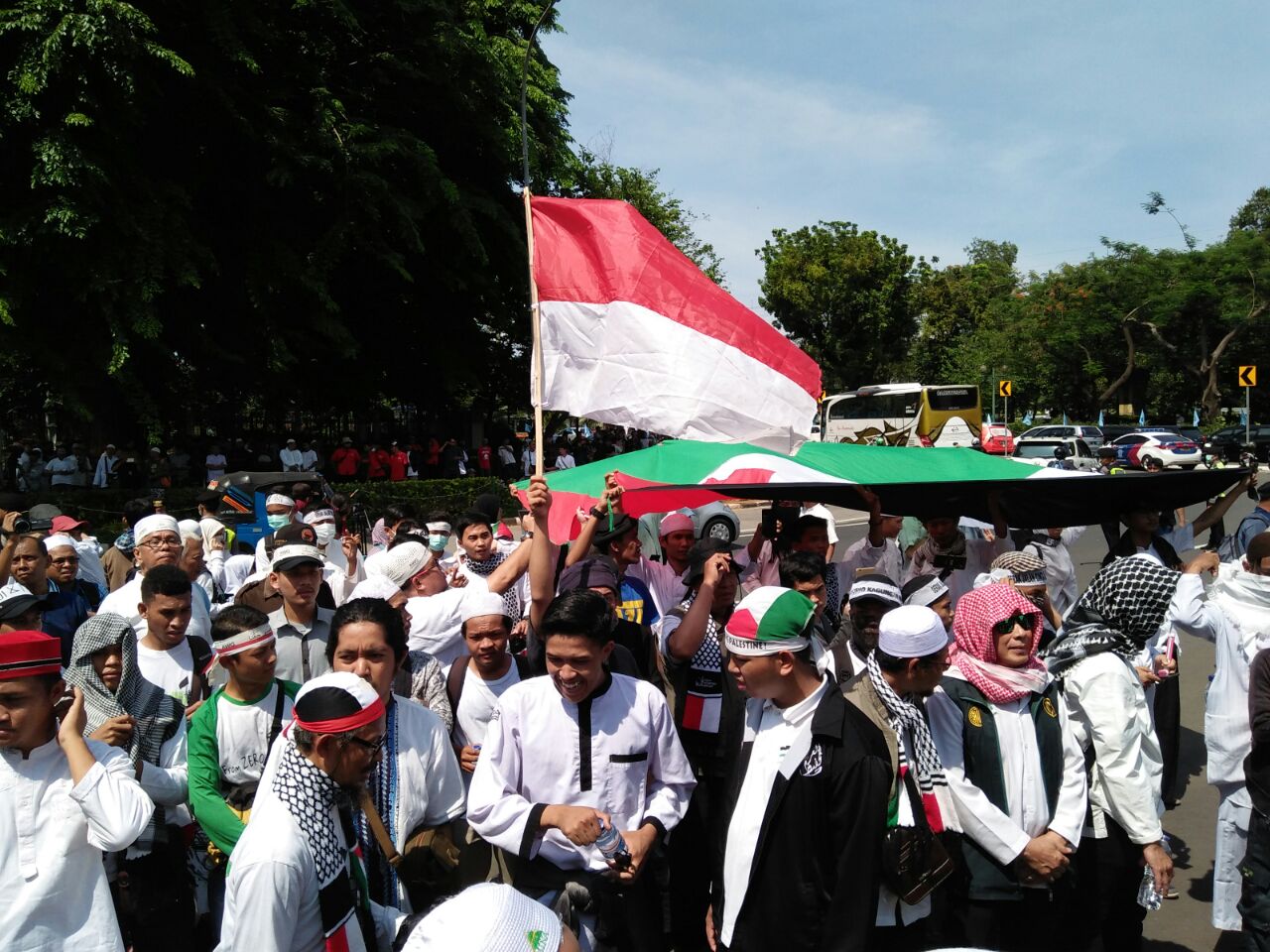 aksi bela palestina di depan kedubes AS