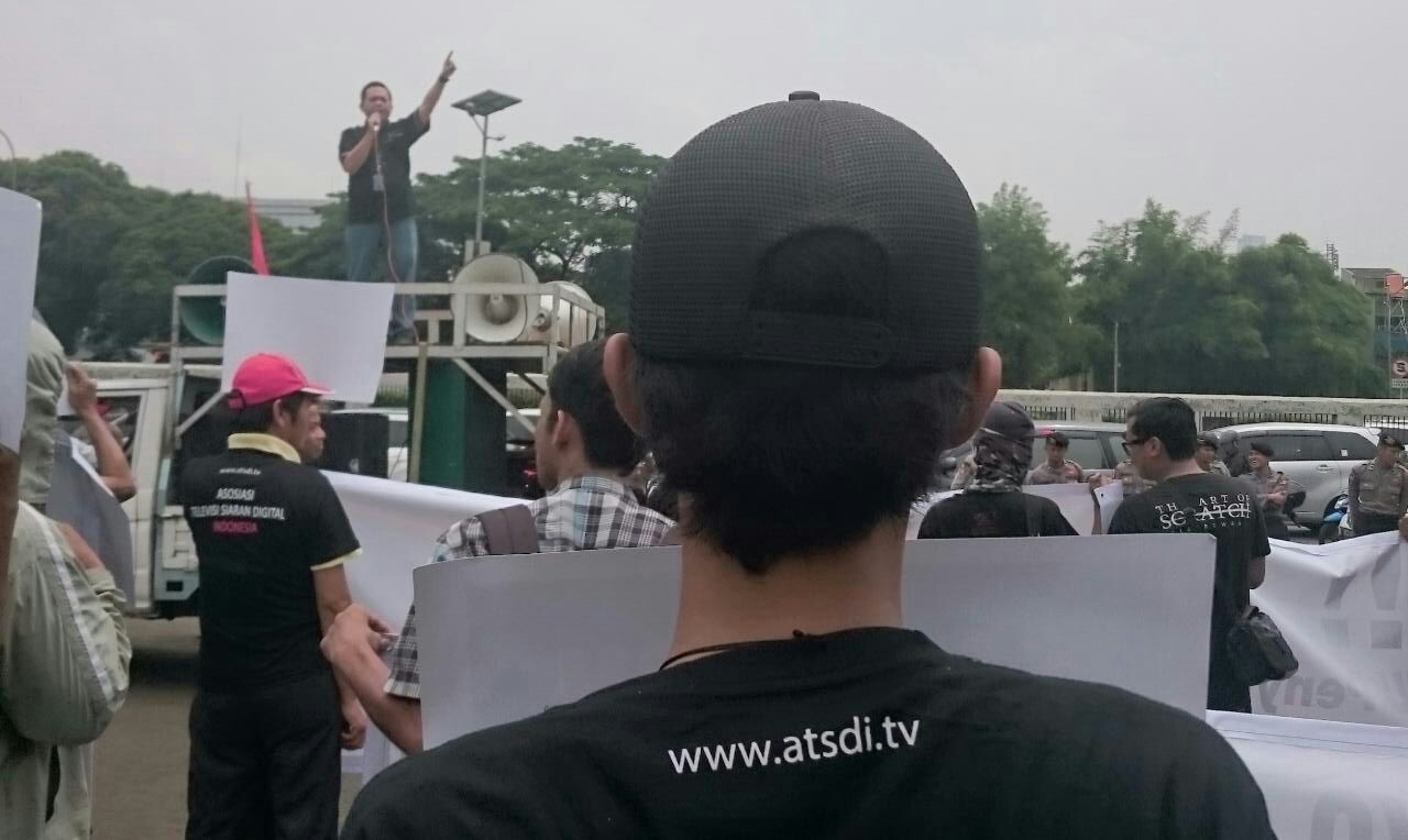 demo atsdi di gedung DPR RI