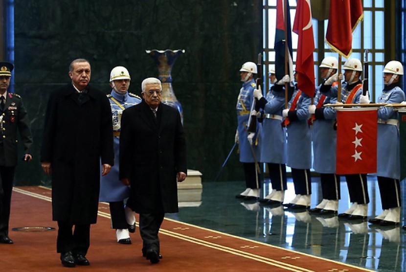 presiden turki recep tayyip erdogan dan presiden palestina mahmoud abbas  150113075309 733