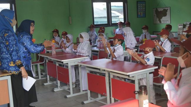 semangat siswa sambut hari pertama masuk sekolah 3 169