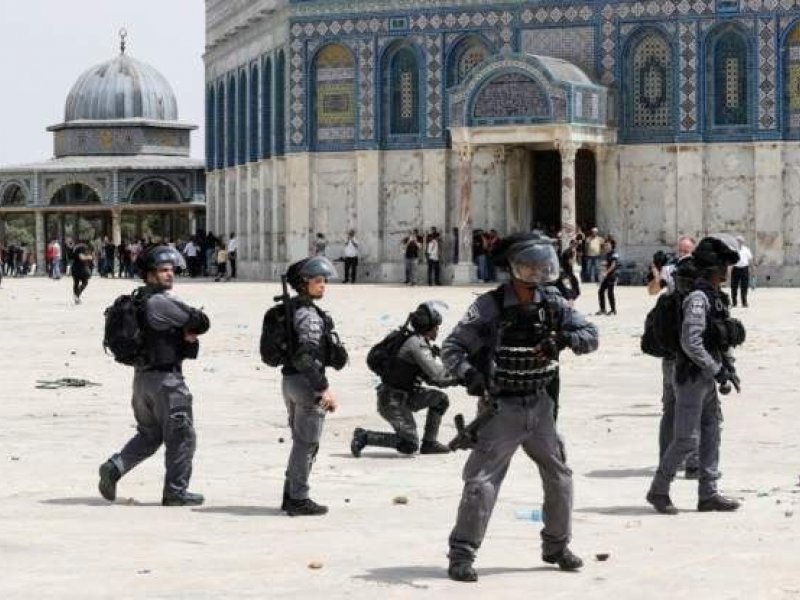 Polisi Israel di al-Aqsa [Foto : REUTERS]