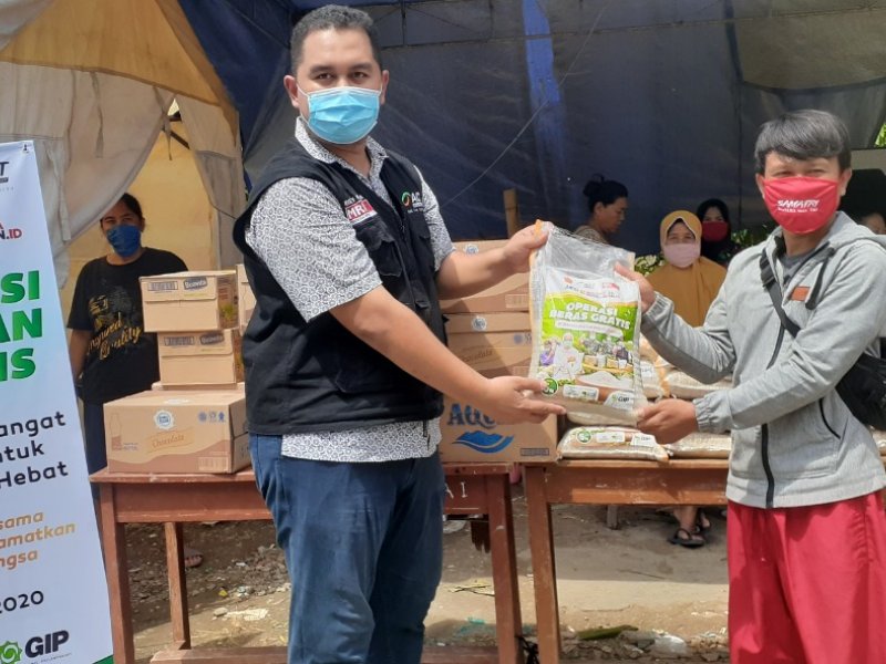 ACT memberikan bantuan pangan untuk Dapur Umum di Margahayu Bekasi Timur (dok)