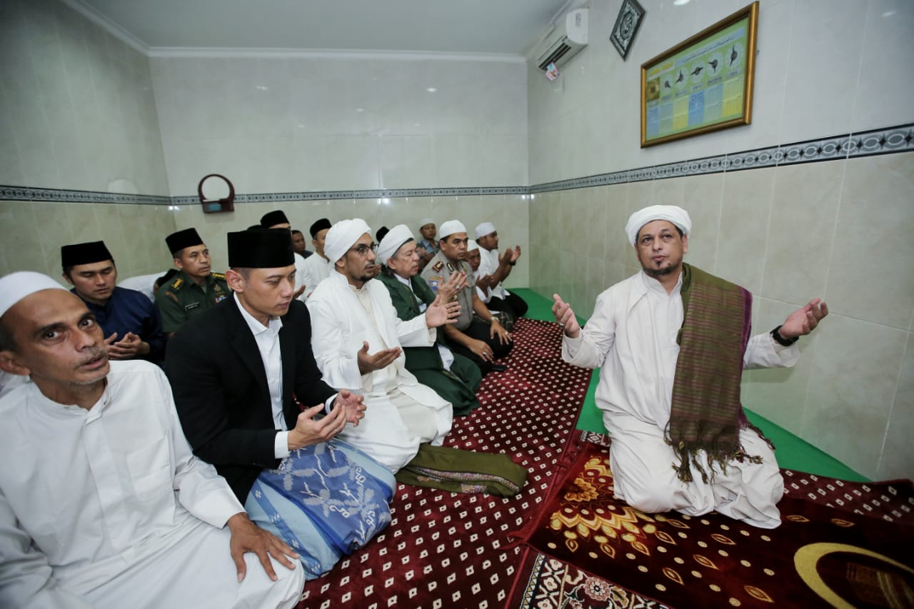 AHY silaturahmi dengan Habib Ali Kwitang