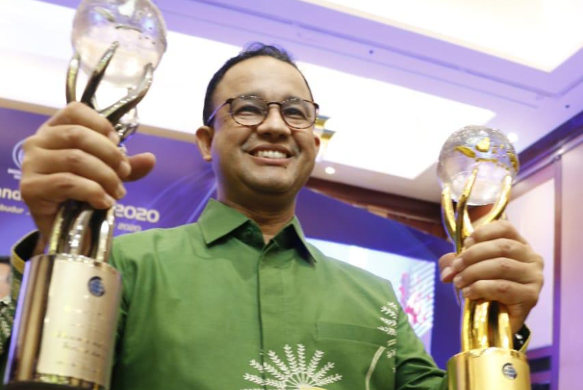 ANIS BASWEDAN DAN PENGHARGAAN