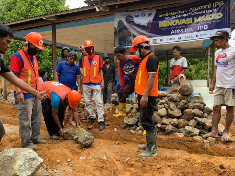 ARM HA IPB Renovasi Masjid Ar Rahmah di Suri Mamuju