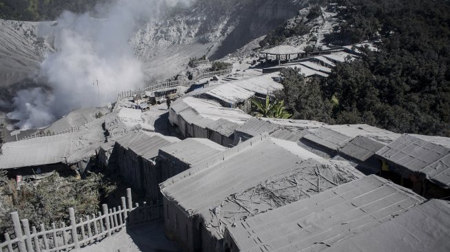 Abu vulkanik Gunung Tangkuban Perahu