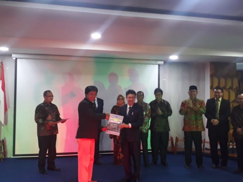 Acara peresmian STIKes Medika Resmi Menjadi Insitute Medika drg. Suherman Widyatomo