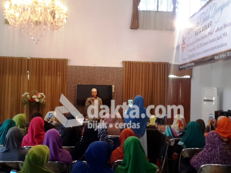 Ahmad Syaikhu di Depan Para Tokoh Perempuan Majelis Taklim Minggu 260415