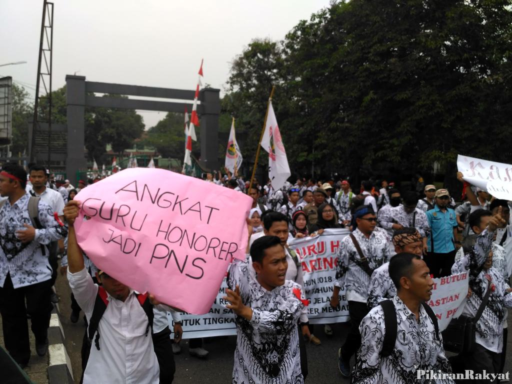 Aksi demontrasi tenaga honorer terjadi di beberapa daerah