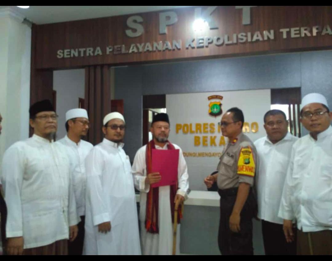 Aktivis muslim mendatangi Mapolresta Metro Bekasi terkait kasus Sukmawati dan Gus Muwafiq