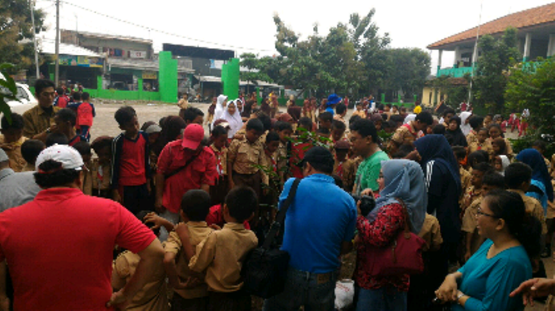 Alumni SMPN 1 Bekasi 89 Bantu Aksi Penghijauan