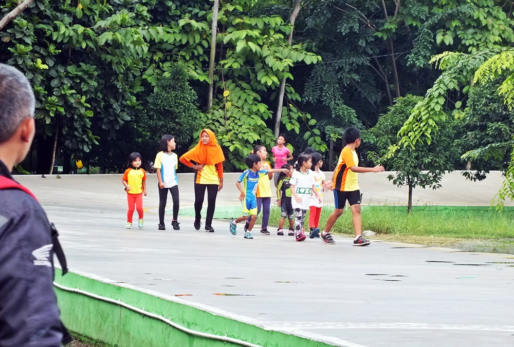 Anak Bekasi di Inline Skate Stadion Patriot Candrabhaga