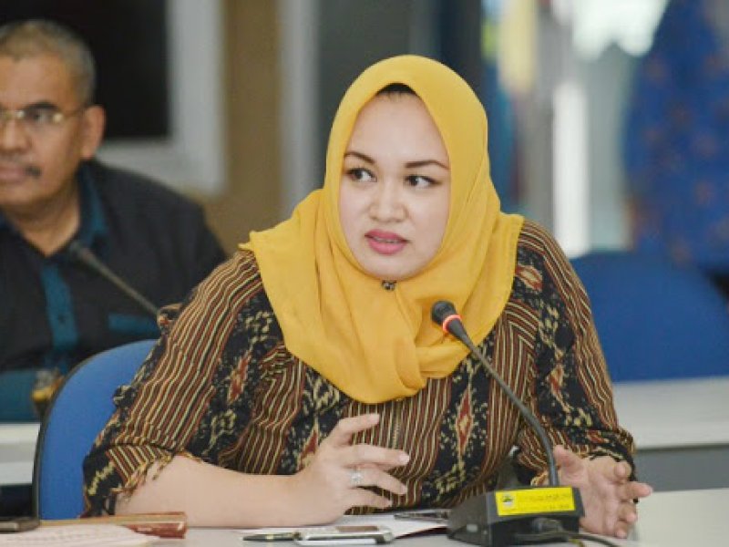 Anggota DPR Komisi IX, Putih Sari