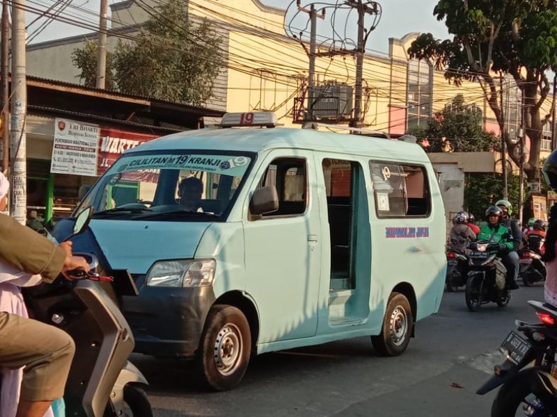 Angkot di Kota Bekasi