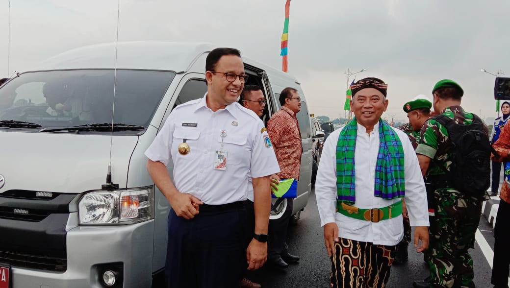 Anies Baswedan bersama Wali Kota Bekasi Rahmat Effendi