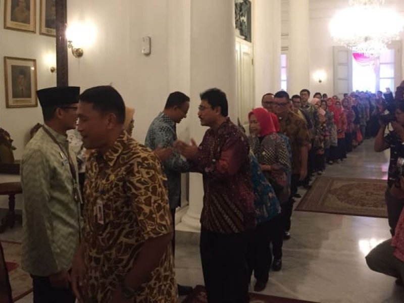 Anies-Sandi menggelar halal bihalal di Balai Kota bersama pegawai (Foto: Kumparan)