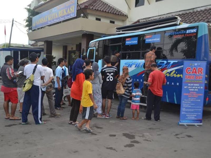 Antusias Masyarakat Di Samsat Kota Bekasi Pada Kegiatan CFD