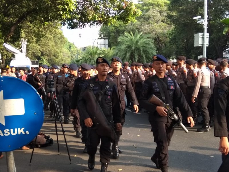 Aparat kepoliain yang berjaga di Depan Gedung KPU RI