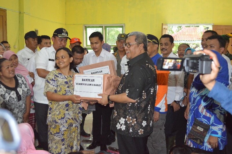 BANTUAN KORBAN BENCANA DARI  GUBERNUR JAWA BARAT